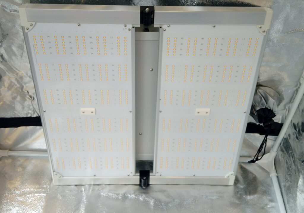 LED-Panel zur Beleuchtung eines Growzelts